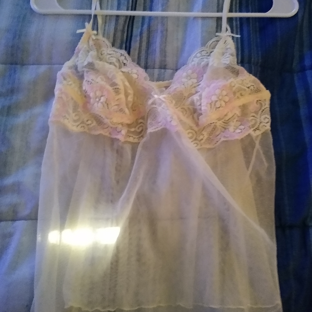 Hillard &Hanson lace sheer camisole. XL